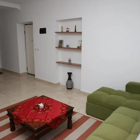Maison De تيرانا